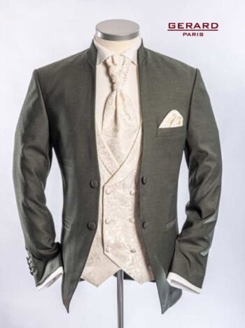 Wedding Suit “Rio Verde” in Emerald Green with Double-Breasted Cream Vest