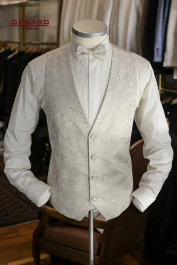 Model Nr 90-3 Beige wedding vest with floral pattern and matching bow tie