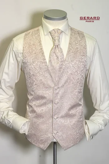 Wedding waistcoat in rose with intricate paisley pattern by Gerard Paris (Art Nr 90).