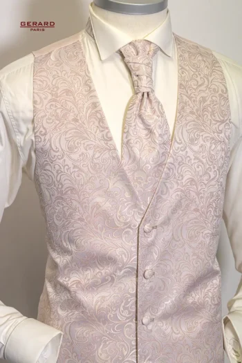 Wedding waistcoat in rose with intricate paisley pattern by Gerard Paris (Art Nr 90).