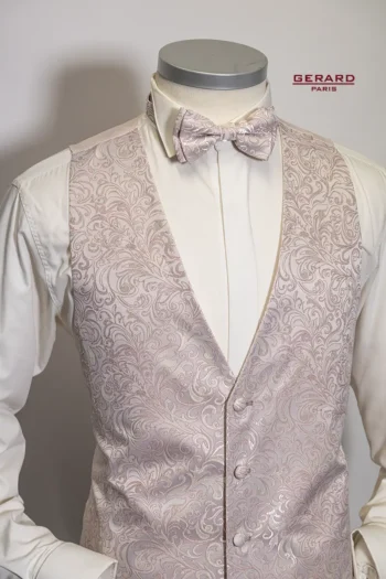 Wedding waistcoat in rose with intricate paisley pattern by Gerard Paris (Art Nr 90).